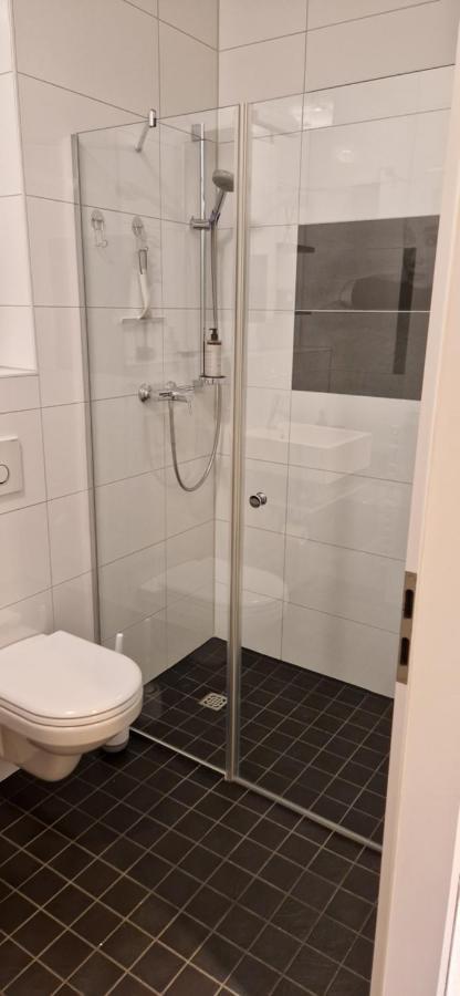 Homey Harbor - Parking Two Bathrooms Netflix Sea View