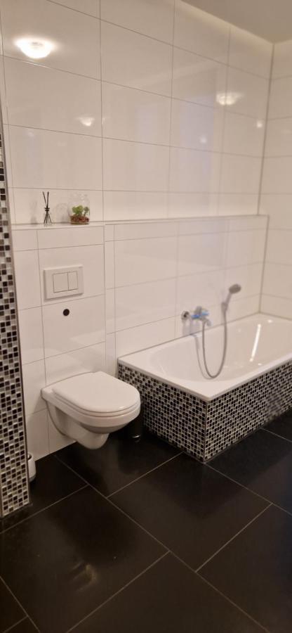 Homey Harbor - Parking Two Bathrooms Netflix Sea View *